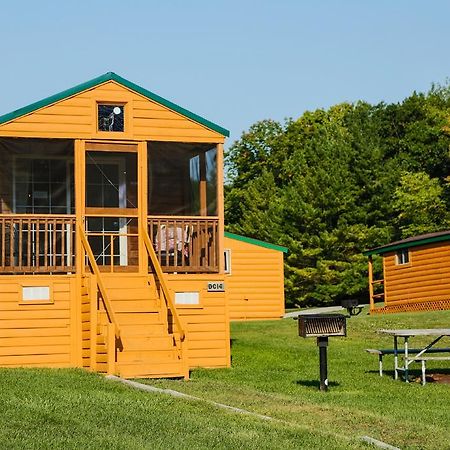 Plymouth Rock Camping Resort Deluxe Cabin 19 Elkhart Lake Exterior photo