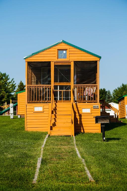 Plymouth Rock Camping Resort Deluxe Cabin 19 Elkhart Lake Exterior photo