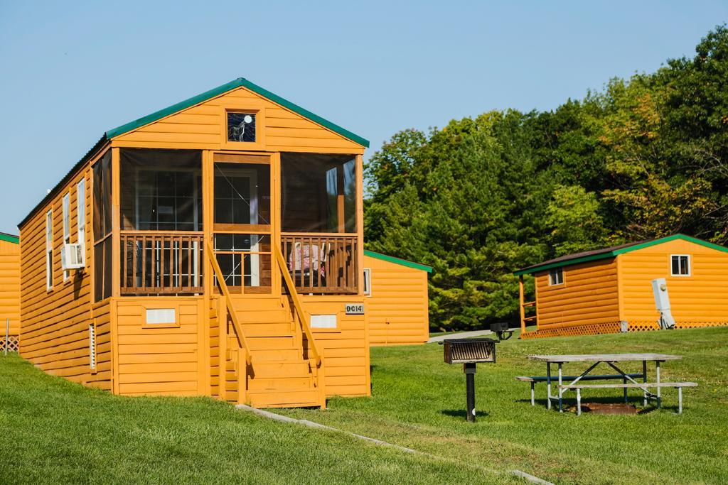 Plymouth Rock Camping Resort Deluxe Cabin 19 Elkhart Lake Exterior photo